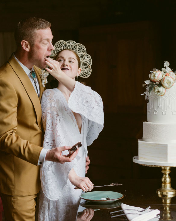 adk, wedding, fondant, reception, slice the cake, NY, upstate, the fancy cake box